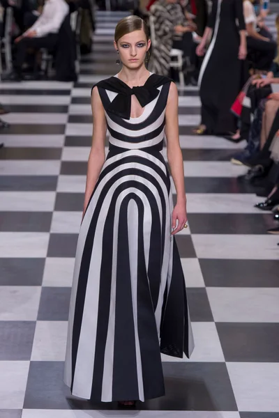 Look 15